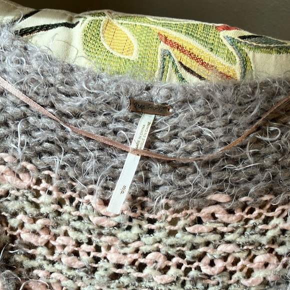 Free People Cozy Gray and Pink Women's Sweater Fuzzy Soft Oversize S - Picture 10 of 11